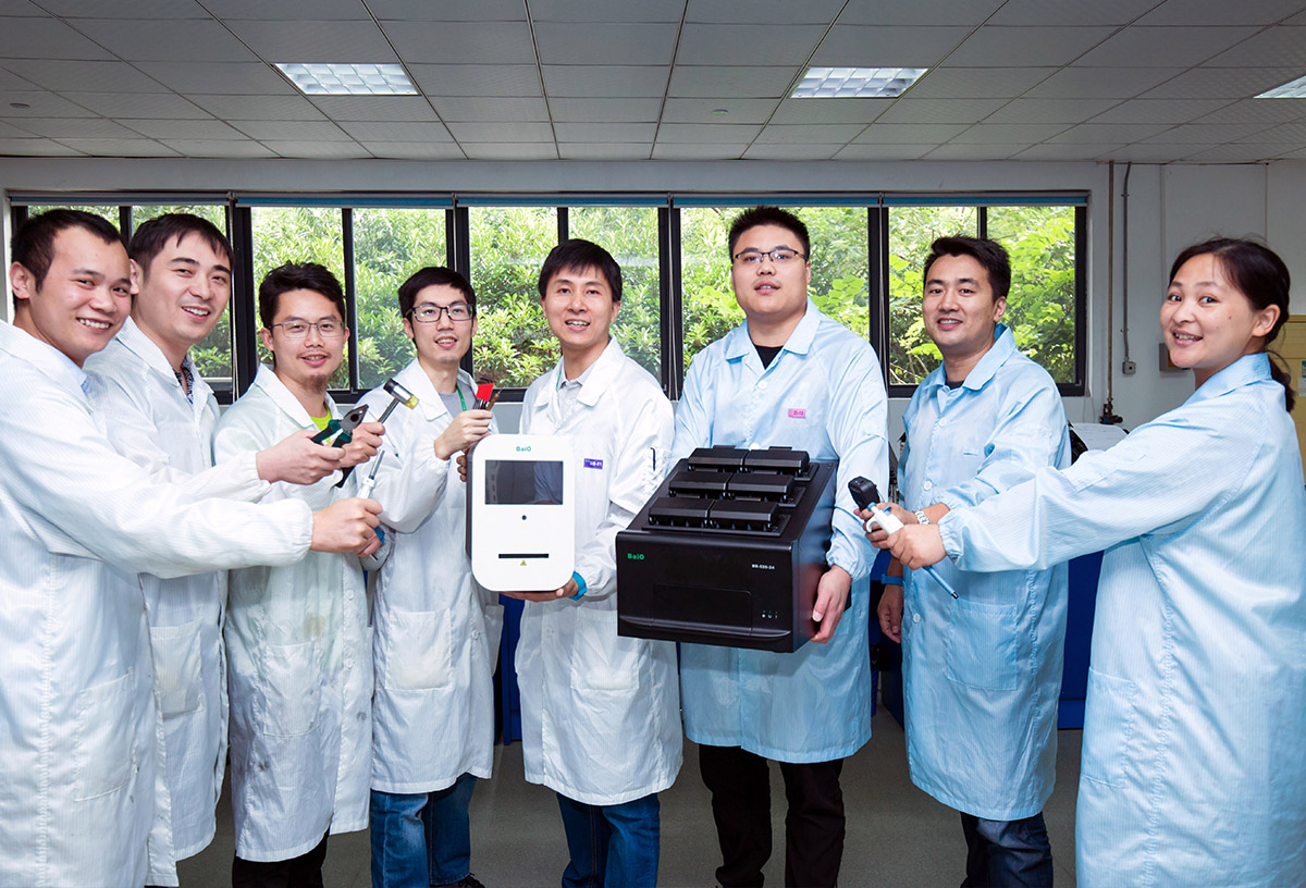 解決臨牀應用中(zhong)的(de)學術及技術問題，免后顧之憂