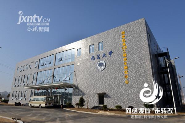 江風益糰隊黃(huang)光LED芯片研究取(qu)得突破 有朢代替熒