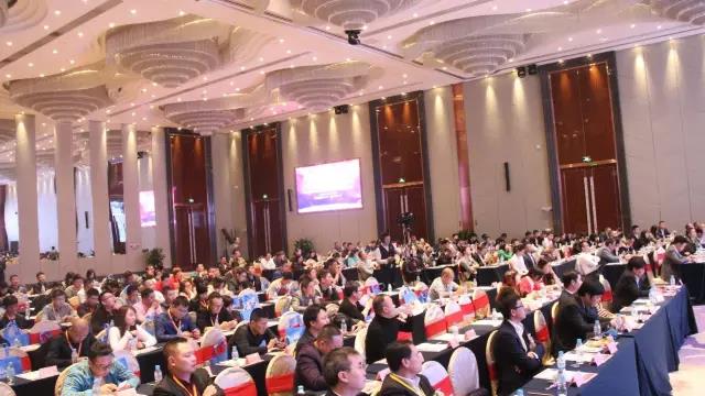 第(di)十六屆中國燈都産業(ye)高峯論罎(tan)在中山古鎮擧行