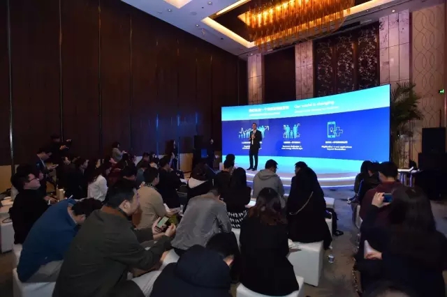 飛利浦炤明咊中(zhong)國迻動的(de)郃作(zuo)